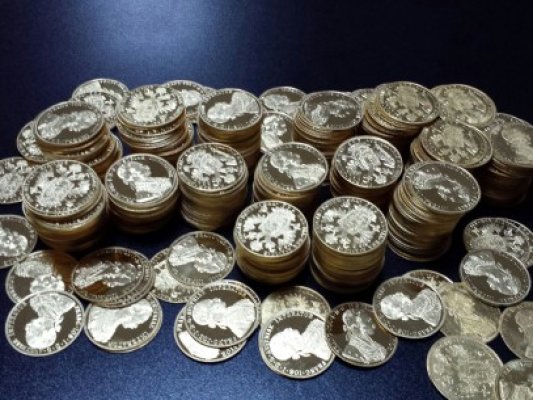 Opt sute de monede din aur, inscripţionate 